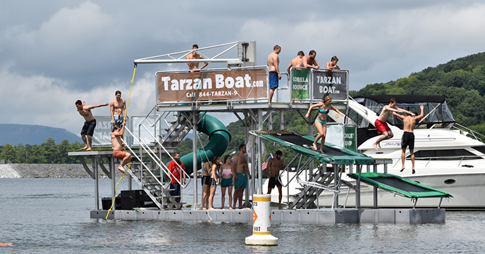 購入可能！夢のマイ・ウォーターパーク『Tarzan Boat』。