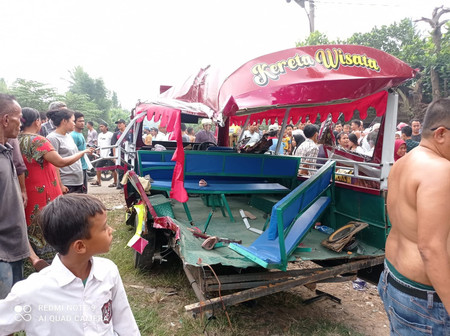 観光車両と列車が衝突＝子供ら９人死亡―インドネシア
