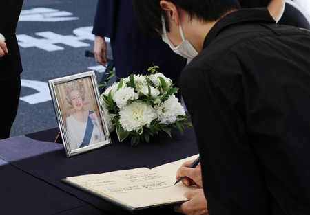 英大使館が記帳台設置＝女王に弔意、別れ惜しむ―東京
