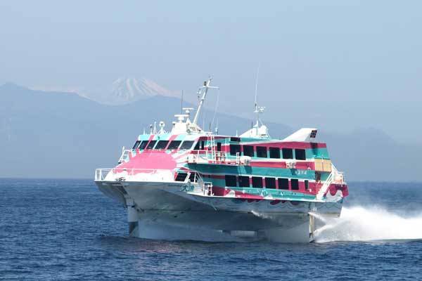東海汽船、高速ジェット船「セブンアイランド」を大井川港に入港　大島へ2往復