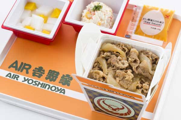 JAL、機内食「AIR」シリーズで吉野家の牛丼を提供　9月から11月