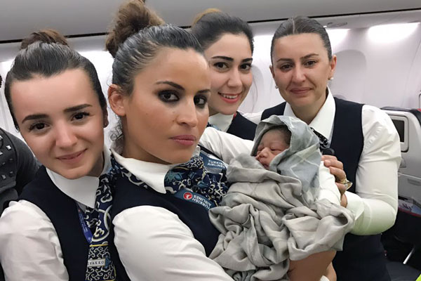 ターキッシュ・エアラインズ機の機内で女児が誕生　到着後病院へ搬送