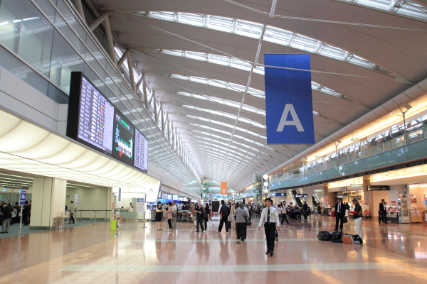 羽田空港、国際線旅客施設使用料や駐車場・ラウンジ料金を改定