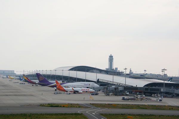 関西国際空港、旅客サービス施設使用料と旅客保安サービス料を改定　消費税率の引き上げで