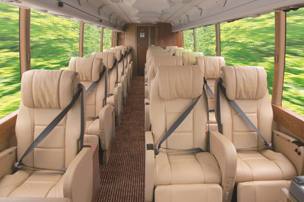 クラブツーリズム、18席のみの豪華バスを関西に初導入