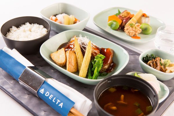 デルタ航空、ミシュラン二つ星の和食店「一汁二菜うえの」監修の機内食　3月から提供