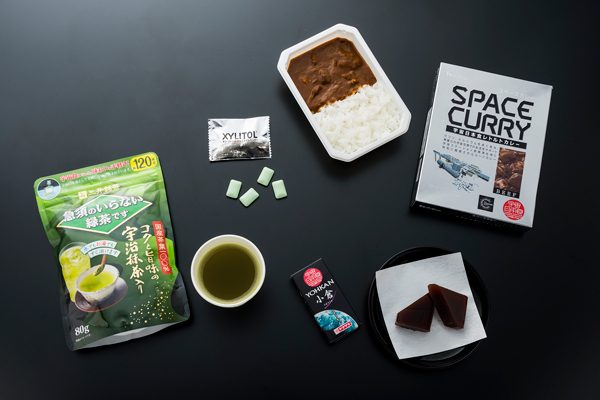 ANA、ヒューストン線でJAXAとコラボした「宇宙フライト」　宇宙日本食認定食品を機内提供