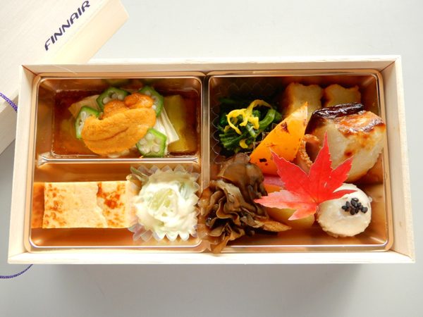 フィンエアー、「七草」前沢リカ氏監修の機内食秋メニュー提供開始