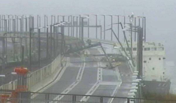 NEXCO西日本、関西国際空港連絡橋の被災状況公表　状況調査中
