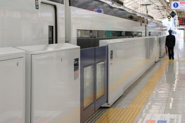 京成電鉄、日暮里駅上りホーム0番線にホームドア設置　12月23日使用開始
