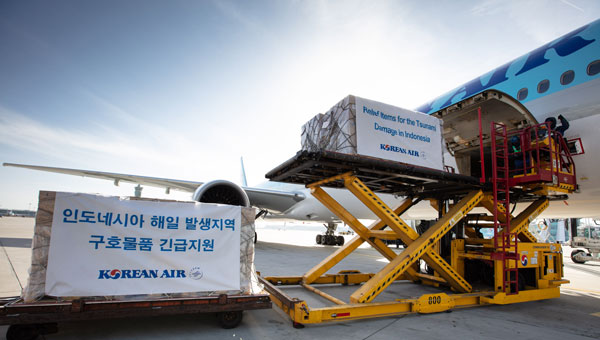 大韓航空、インドネシアの津波被災地へ救援物資を輸送