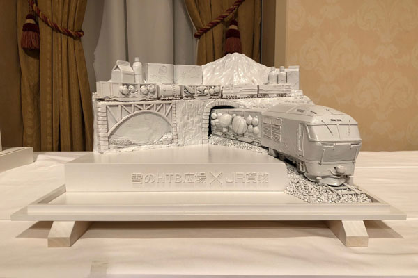 JR貨物、「さっぽろ雪まつり」で貨物列車をモチーフとした大雪像を展示