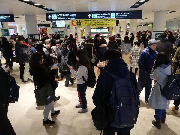 北海道で最大震度6弱の地震　鉄道に大きな影響、札幌駅では混乱も