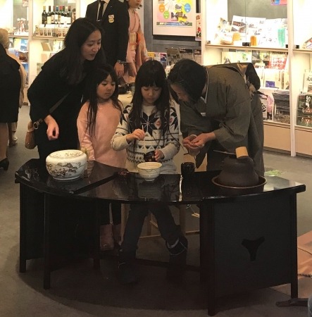京王電鉄、「駅茶女子によるお気軽茶道体験会」を開催　昭和女子大学とコラボ
