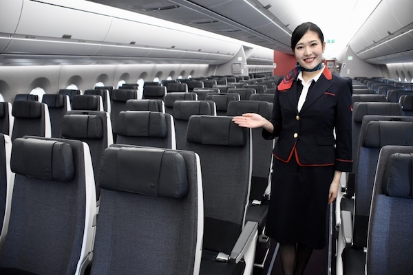 【解剖・JALのエアバスA350型機】全席に個人モニター装備、普通席編