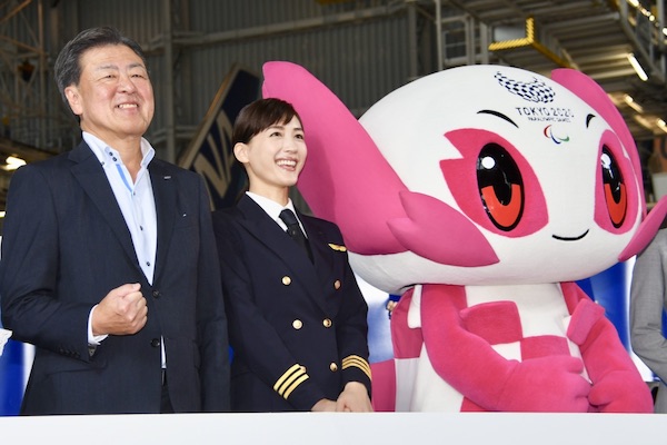 綾瀬はるかさんがパイロット姿で登場　ANA、開幕まで1年の東京五輪へ機運醸成