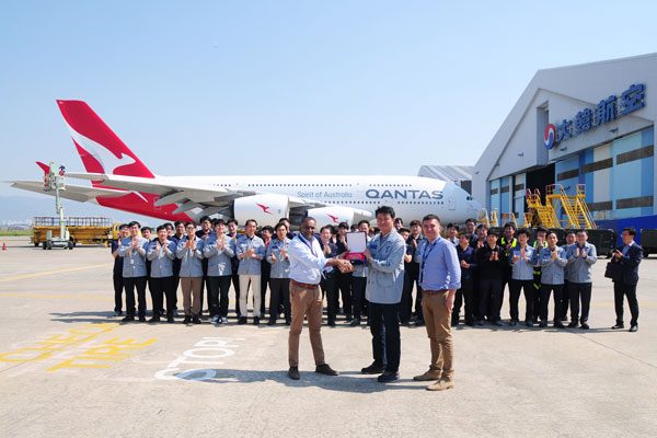 大韓航空、カンタス航空のエアバスA380型機の新塗装への塗替え実施
