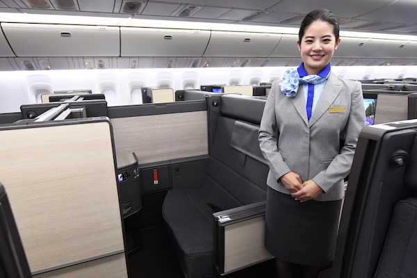 ANA、国際線777-300ERの機内仕様刷新　ビジネスクラスにドア付き個室シート導入