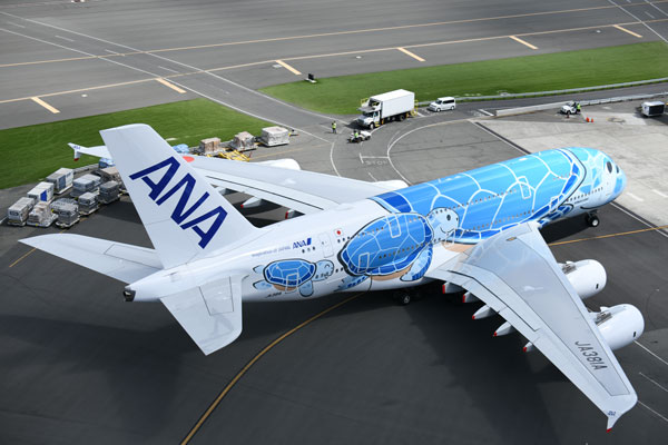 ANA、エアバスA380型機「フライングホヌ」の遊覧飛行を11月15日実施　飛行時間は3時間に
