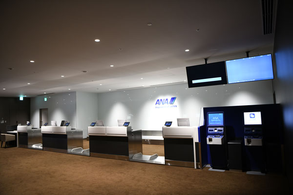 伊丹空港に「ANA FAST TRAVEL」導入　プレミアムチェックインカウンター、きょうから運用