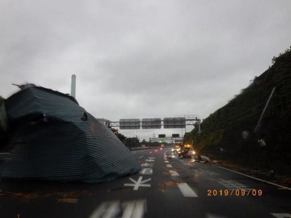 東関東道、通行止め解除に「時間を要する見込み」　成田空港のアクセス道路に大きな影響