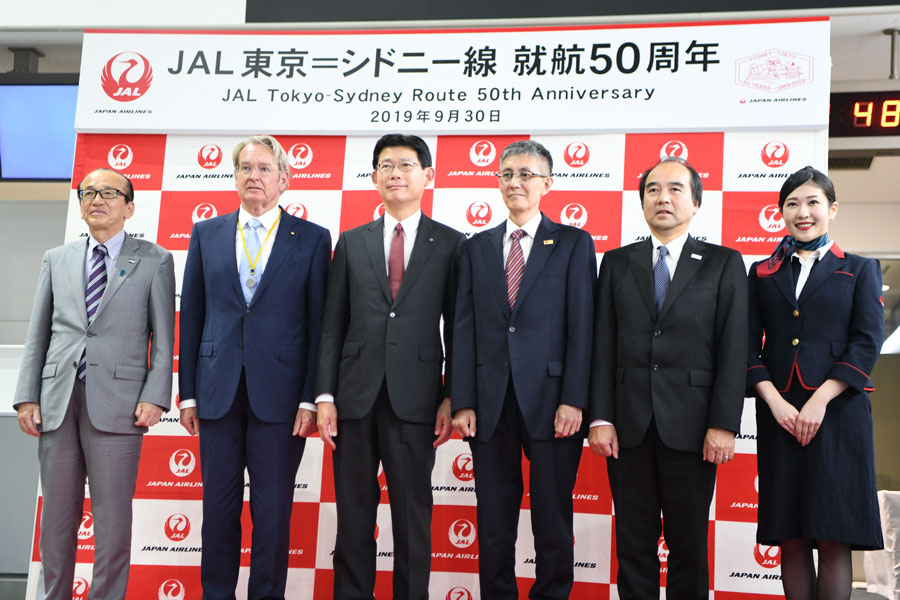 JAL、東京〜シドニー線就航50周年　アボリジニの民族楽器で祝う