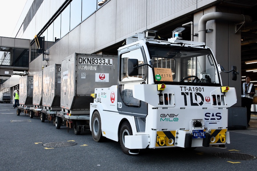 JAL、成田国際空港で自動運転トーイングトラクターを実用化