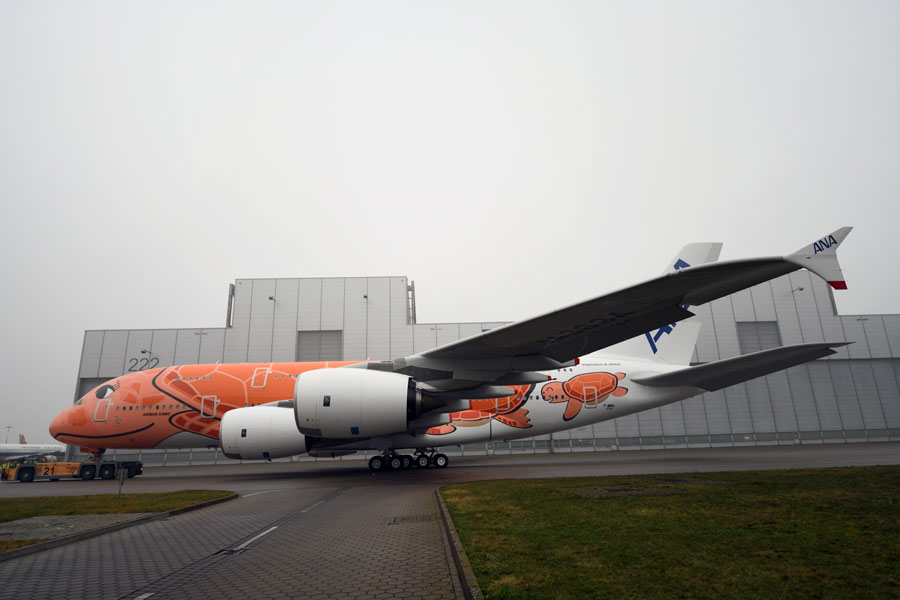 エアバス、ANAへ引き渡しのA380型機3号機、塗装完了　サンセットオレンジ塗装