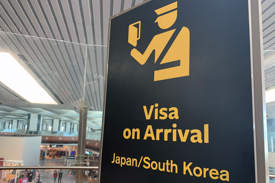 インド当局、日本・韓国人向けの到着ビザ発給停止　e-VISAも