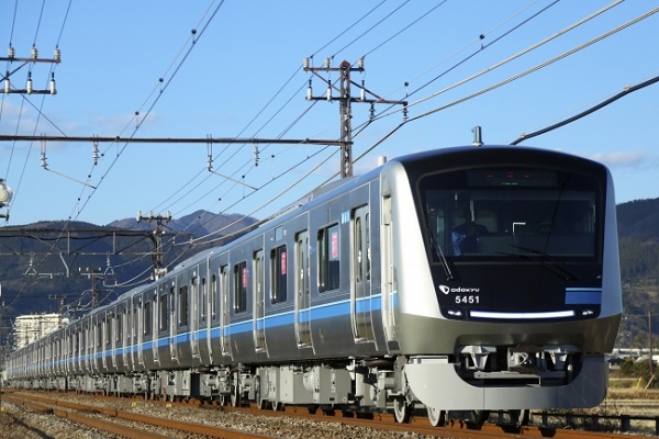 小田急電鉄、新型通勤車両5000形を導入　3月26日から