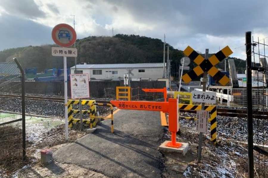 JR西日本、第4種踏切の安全対策で「踏切ゲート」開発　試験実施