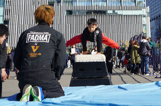 バイクでアクロバティックパフォーマンスするFMXのイベント「CHIMERA FMX in うめきた2019」が大阪で初開催！
