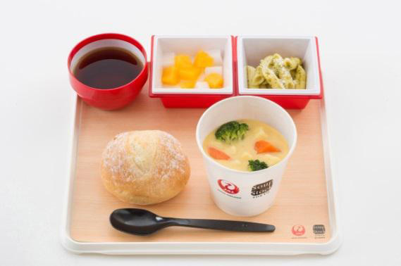 機内で食べられる”スープストックトーキョー”、JAL国際線で3月から　地上でも提供