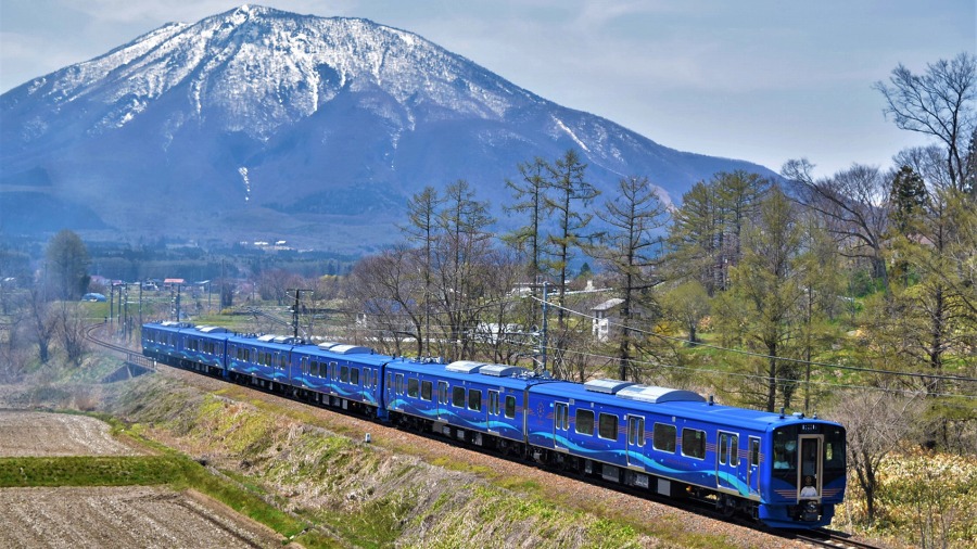 しなの鉄道、新型車両「SR1系」で3種の有料快速列車設定　7月4日から